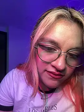 SophiaWeestt99 online show from 22, 6, 2026