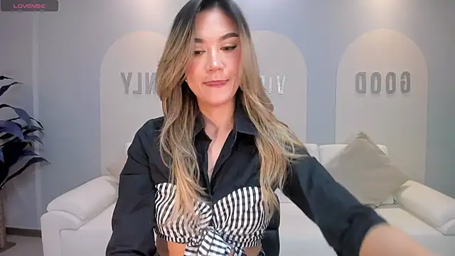 RebeccaHudson online show from 21, 11, 2025