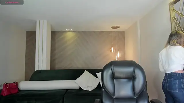 RebeccaHudson online show from 19, 2, 2026