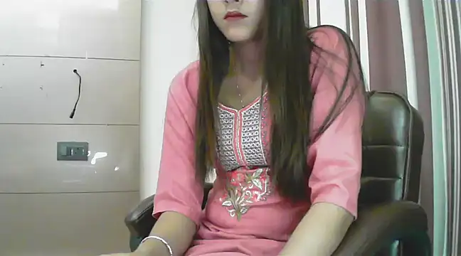 collage hoty online show from 5, 3, 2025