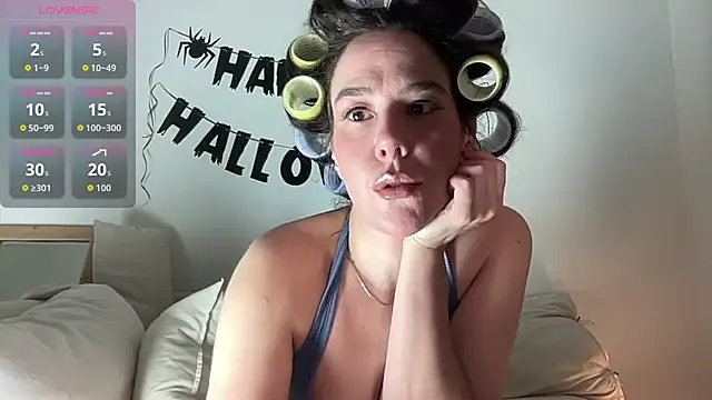 Snapshot of MilkyHoneyLullabies chatting on 30, 10, 2025 MilkyHoneyLullabies online show from 30, 10, 2025