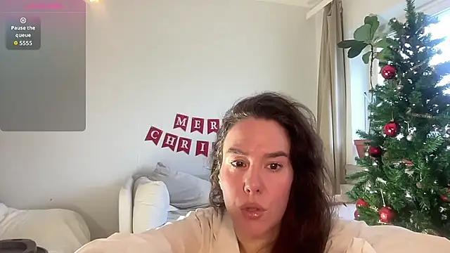 Snapshot of MilkyHoneyLullabies chatting on 18, 12, 2025 MilkyHoneyLullabies online show from 18, 12, 2025