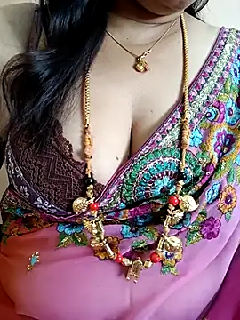 Snapshot of gaurika18 chatting on 1, 3, 2025 gaurika18 online show from 1, 3, 2025