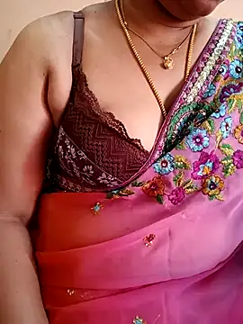 Snapshot of gaurika18 chatting on 1, 3, 2025 gaurika18 online show from 1, 3, 2025