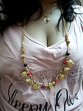 Snapshot of gaurika18 chatting on 9, 3, 2025 gaurika18 online show from 9, 3, 2025