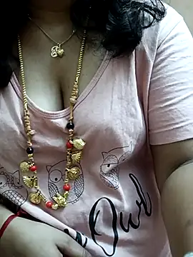 Snapshot of gaurika18 chatting on 10, 3, 2025 gaurika18 online show from 10, 3, 2025