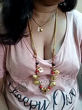 Snapshot of gaurika18 chatting on 14, 3, 2025 gaurika18 online show from 14, 3, 2025