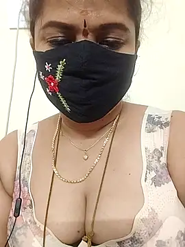 Snapshot of gaurika18 chatting on 14, 9, 2025 gaurika18 online show from 14, 9, 2025