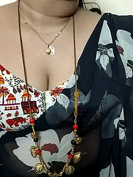 Snapshot of gaurika18 chatting on 3, 10, 2025 gaurika18 online show from 3, 10, 2025