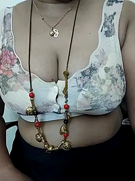 Snapshot of gaurika18 chatting on 4, 10, 2025 gaurika18 online show from 4, 10, 2025