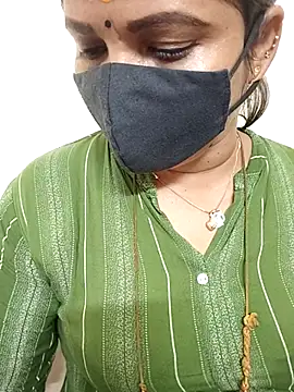 Snapshot of gaurika18 chatting on 9, 10, 2025 gaurika18 online show from 9, 10, 2025