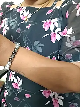 Snapshot of gaurika18 chatting on 24, 10, 2025 gaurika18 online show from 24, 10, 2025