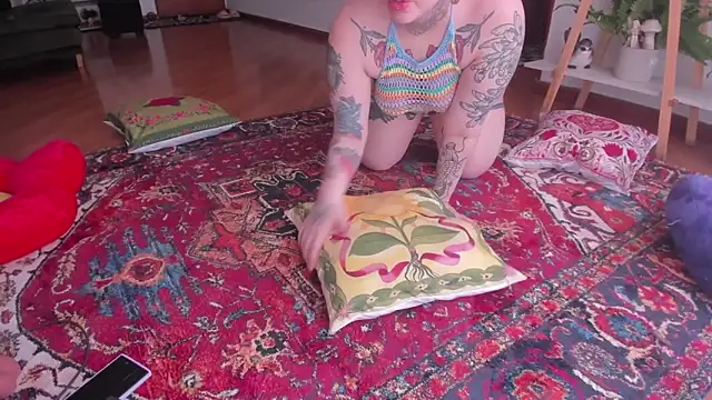 Whitekitty-exe online show from 6, 2, 2025