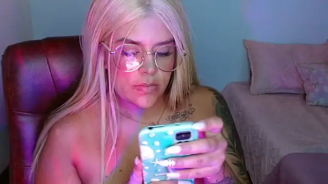 Snapshot of SofiaaCortes chatting on 17, 3, 2025 SofiaaCortes online show from 17, 3, 2025