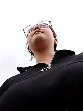 Snapshot of lara_moon25 chatting on 26, 12, 2024 lara moon25 online show from 26, 12, 2024