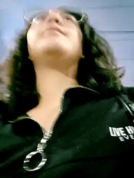 Snapshot of lara_moon25 chatting on 29, 12, 2024 lara moon25 online show from 29, 12, 2024