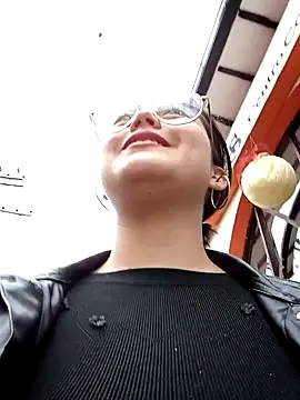 Snapshot of lara_moon25 chatting on 3, 1, 2025 lara moon25 online show from 3, 1, 2025