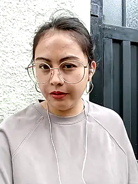 Snapshot of lara_moon25 chatting on 5, 1, 2025 lara moon25 online show from 5, 1, 2025