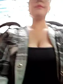 Snapshot of lara_moon25 chatting on 28, 9, 2025 lara moon25 online show from 28, 9, 2025