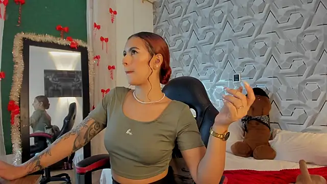 Snapshot of Sophiee_Hill chatting on 14, 1, 2026 Sophiee Hill online show from 14, 1, 2026