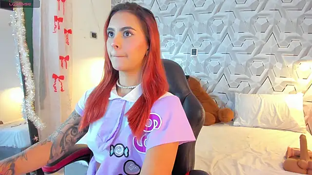 Snapshot of Sophiee_Hill chatting on 2, 2, 2026 Sophiee Hill online show from 2, 2, 2026