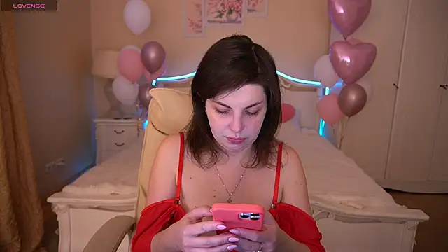 MirandaWong online show from 16, 2, 2025