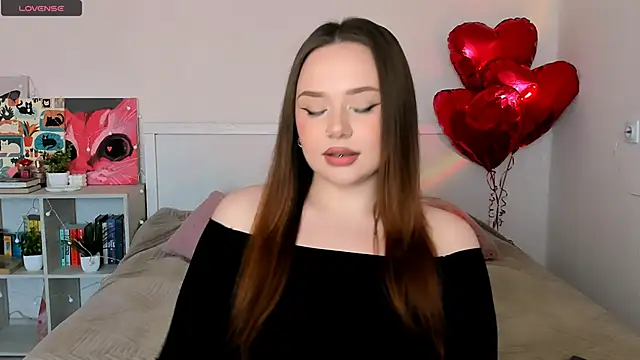 Snapshot of LittleKiitten chatting on 5, 6, 2026 LittleKiitten online show from 5, 6, 2026