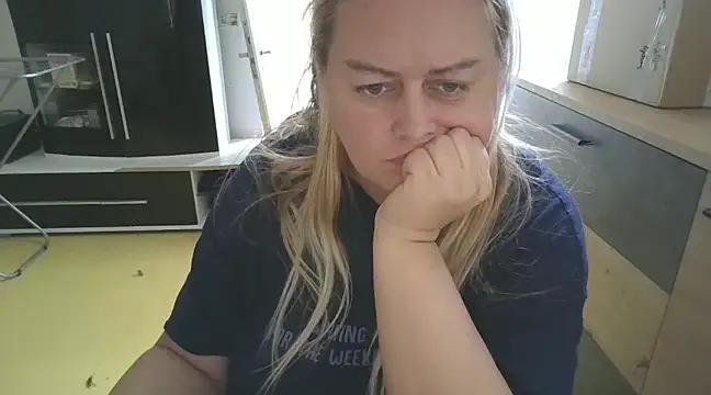 Snapshot of Meliss_Official9 chatting on 16, 2, 2025 Meliss Official9 online show from 16, 2, 2025