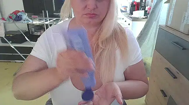 Snapshot of Meliss_Official9 chatting on 20, 2, 2025 Meliss Official9 online show from 20, 2, 2025