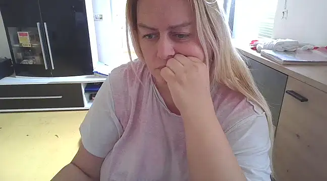 Snapshot of Meliss_Official9 chatting on 23, 2, 2025 Meliss Official9 online show from 23, 2, 2025