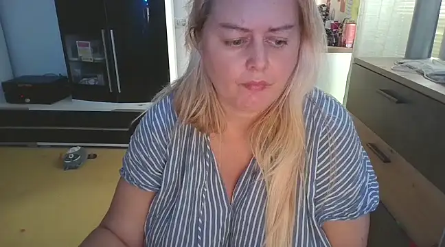 Snapshot of Meliss_Official9 chatting on 25, 2, 2025 Meliss Official9 online show from 25, 2, 2025