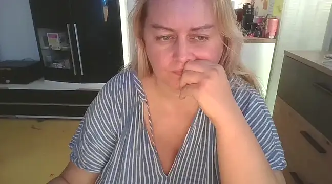 Snapshot of Meliss_Official9 chatting on 26, 2, 2025 Meliss Official9 online show from 26, 2, 2025
