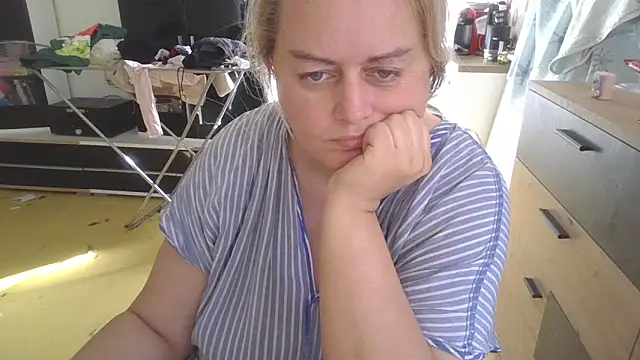 Snapshot of Meliss_Official9 chatting on 4, 3, 2025 Meliss Official9 online show from 4, 3, 2025