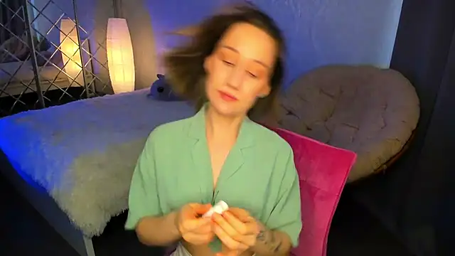 MelodyOfLovee online show from 5, 3, 2025