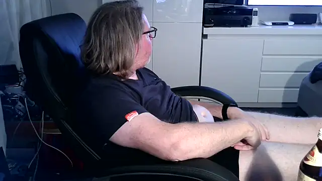 Snapshot of VSteph chatting on 22, 10, 2025 VSteph online show from 22, 10, 2025