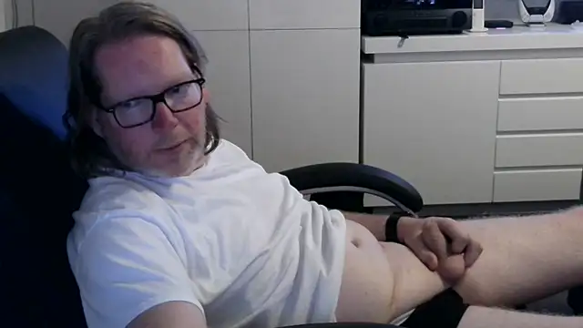 Snapshot of VSteph chatting on 8, 7, 2026 VSteph online show from 8, 7, 2026