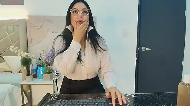 Snapshot of Zuzana21 chatting on 3, 6, 2026 Zuzana21 online show from 3, 6, 2026