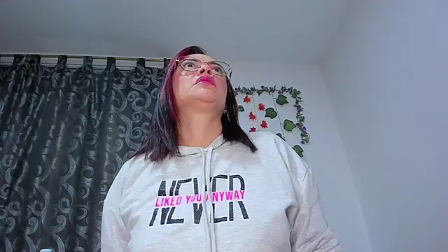 nicollee18 online show from 13, 12, 2024