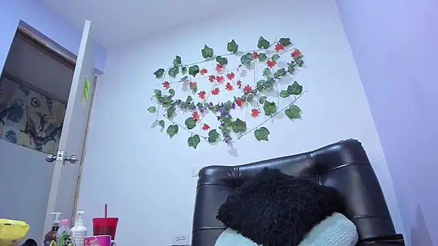 nicollee18 online show from 14, 2, 2025