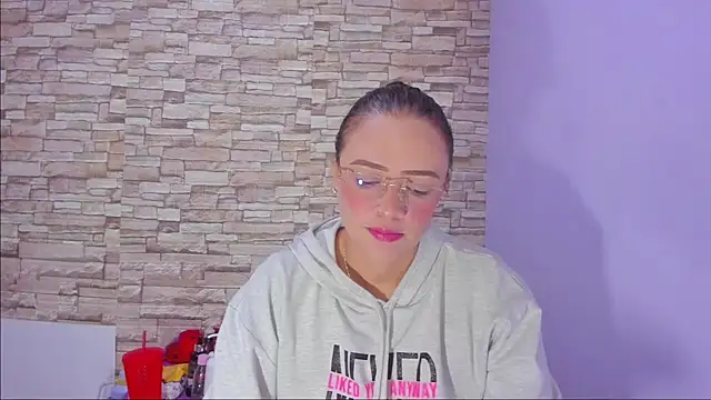 nicollee18 online show from 2, 10, 2025