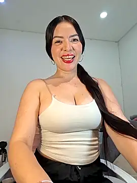 Anal Luucia online show from 19, 6, 2026