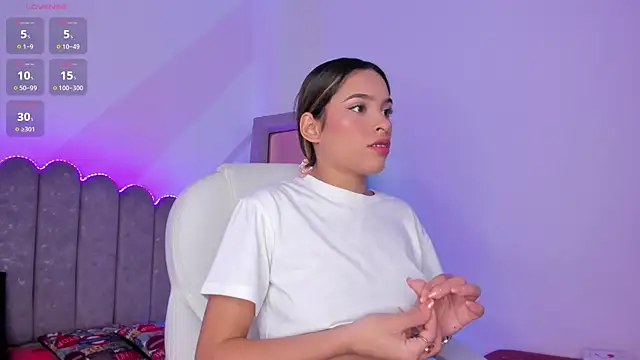 Snapshot of Marilyn_rouse_ chatting on 12, 12, 2024 Marilyn rouse online show from 12, 12, 2024