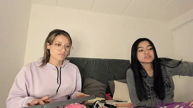 Snapshot of Gabby_and_Alice chatting on 11, 12, 2024 Gabby and Alice online show from 11, 12, 2024