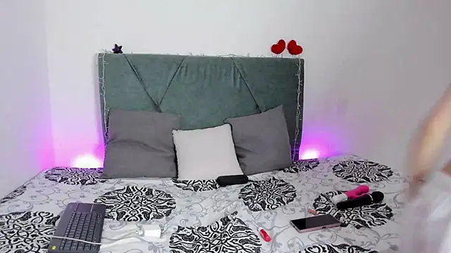 Snapshot of Gabby_and_Alice chatting on 25, 1, 2025 Gabby and Alice online show from 25, 1, 2025