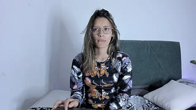 Snapshot of Gabby_and_Alice chatting on 3, 2, 2025 Gabby and Alice online show from 3, 2, 2025