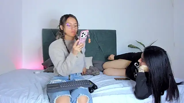 Snapshot of Gabby_and_Alice chatting on 6, 2, 2025 Gabby and Alice online show from 6, 2, 2025