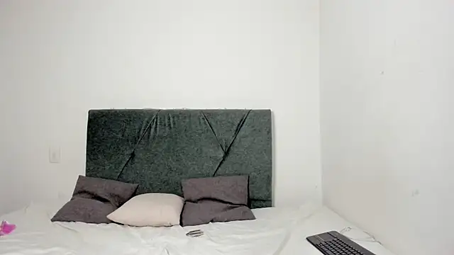 Snapshot of Gabby_and_Alice chatting on 5, 3, 2025 Gabby and Alice online show from 5, 3, 2025