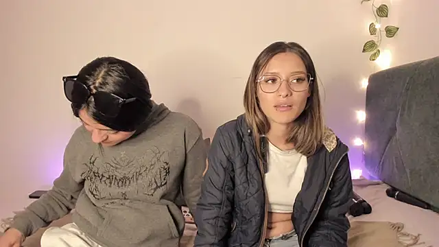 Snapshot of Gabby_and_Alice chatting on 14, 3, 2025 Gabby and Alice online show from 14, 3, 2025