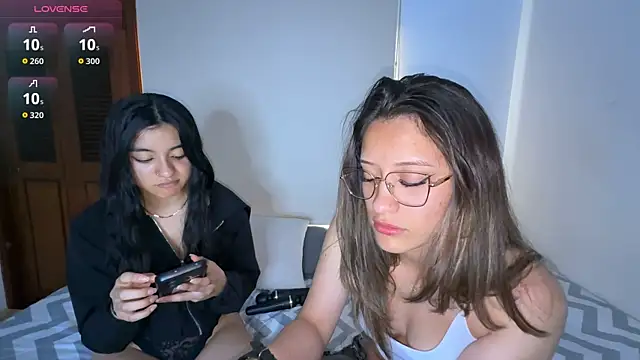 Snapshot of Gabby_and_Alice chatting on 13, 9, 2025 Gabby and Alice online show from 13, 9, 2025