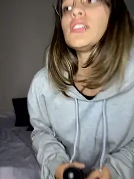 Snapshot of Gabby_and_Alice chatting on 4, 10, 2025 Gabby and Alice online show from 4, 10, 2025